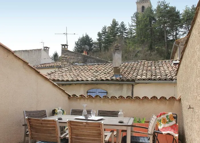 Cozy Home In Reillanne With Wifi